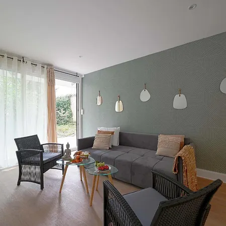 Large Familial Ideal *