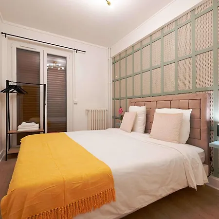 Large Familial Ideal * Parigi
